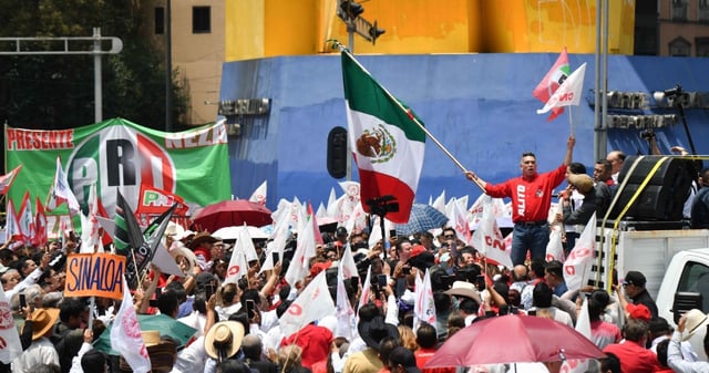 Alejandro Moreno encabezó una marcha por Reforma. Foto: Mario Jasso, Cuartoscuro
