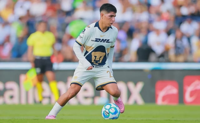 Quispe y Pumas, en medio de una asombrada encrucijada.
