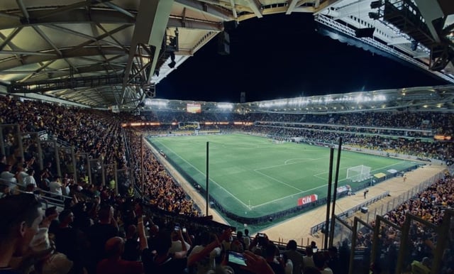 Elimina AEK Atenas a Anderlecht en duelo de mexicanos