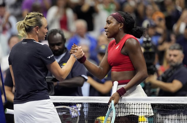 Tennis - U.S. Open - Flushing Meadows, New York, United States - August 28, 2025 Coco Gauff of the U.S. shakes hands with Croatia's Donna Vekic after winning her second round match REUTERS/Eduardo Munoz