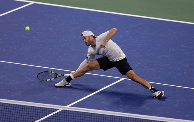 Tennis - U.S. Open - Flushing Meadows, New York, United States - August 28, 2025 Britain's Jacob Fearnley in action during his second round match against Germany's Alexander Zverev REUTERS/Shannon Stapleton