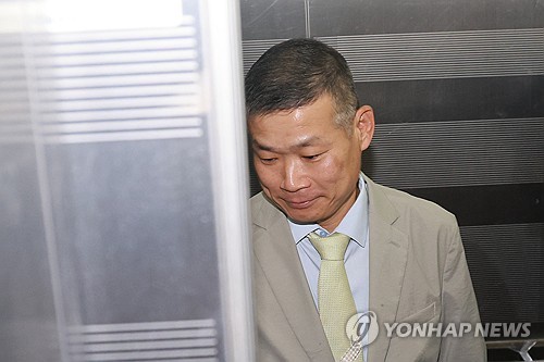 Brig. Gen. Kim Dong-hyeok, who formerly led the defense ministry's prosecutors office, appears as a suspect before special counsel Lee Myeong-hyeon's team in this undated file photo. (Yonhap)