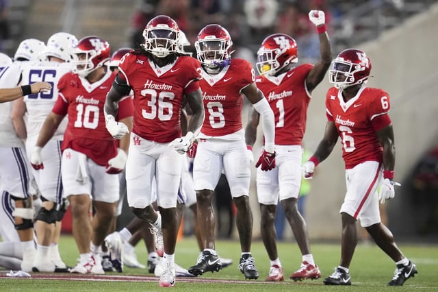 Houston Cougars defensive back Jamaal Shaw (26)reacts after making a tackle on third down during the first half of a NCAA college football game at TDECU Stadium in Houston, Thursday, Aug. 28, 2025.