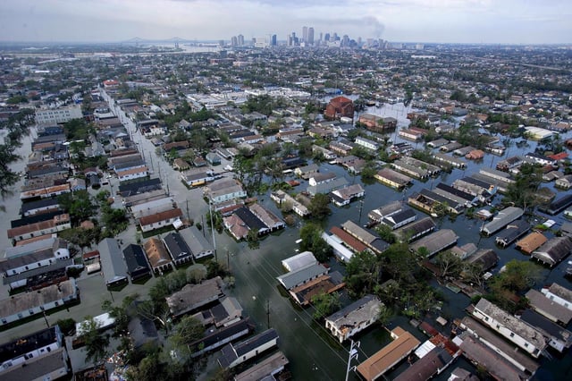 Vista aérea de la devastación causada por el huracán 'Katrina' en Nueva Orleans.