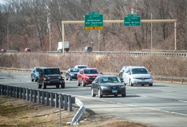 Traffic moves north along Interstate 91 near the Connecticut Department of Transportation District 1 Administration Office in Rocky Hill. (Aaron Flaum/Hartford Courant)