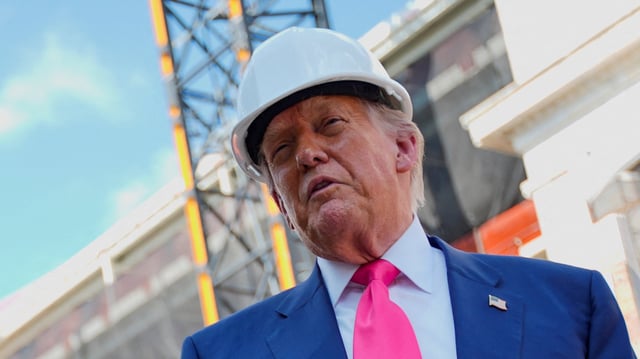 U.S. President Donald Trump speaks to the media during a tour of the Federal Reserve Board building, which is currently undergoing renovations, in Washington, D.C., U.S., July 24, 2025. REUTERS/Kent Nishimura