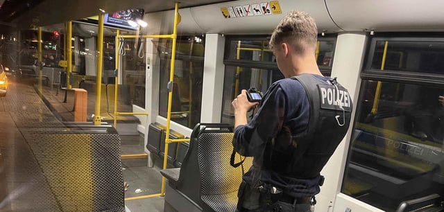 Aufnahme vom Tatort. Die Messerattacke auf einen US-Amerikaner in einer Dresdner Straßenbahn sorgte weltweit für Schlagzeilen