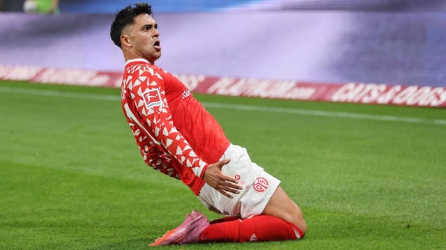 Nadiem Amiri im Play-off-Rückspiel der Conference League des 1. FSV Mainz 05 gegen Rosenborg Trondheim.