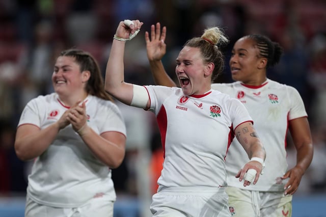 3CG09JN England's Megan Jones flanked by Sarah Bern (l) and Sadia Kabeya (r) during the Women's Rugby World Cup 2025 Pool A match between England and United States of America at the Stadium Of Light, Sunderland on Friday 22nd August 2025. (Photo: Mark Fletcher | MI News) Credit: MI News & Sport /Alamy Live News