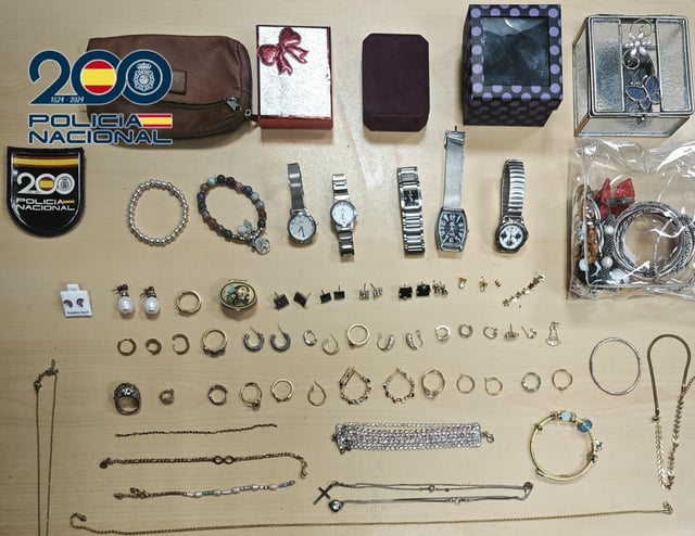 Joyas y objetos de valor que el ladrón había sustraído en el asalto a una vivienda del Marítim.
