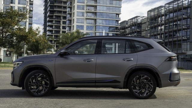 Con líneas elegantes y detalles llamativos, el Koleos se presenta como un SUV imponente que combina estilo con una gran presencia en la carretera (Fotos: Renault)