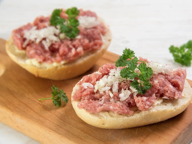 Verbraucher sollten beim Kauf der Zwiebelmettwurst der Schleizer Fleisch- und Wurstwaren GmbH besonders aufmerksam sein.