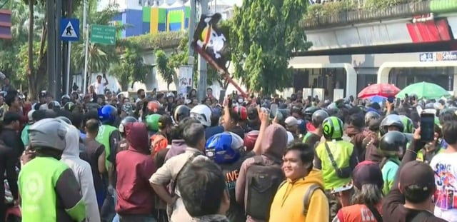 Les Indonésiens descendent dans la rue après la mort d'un manifestant à Jakarta