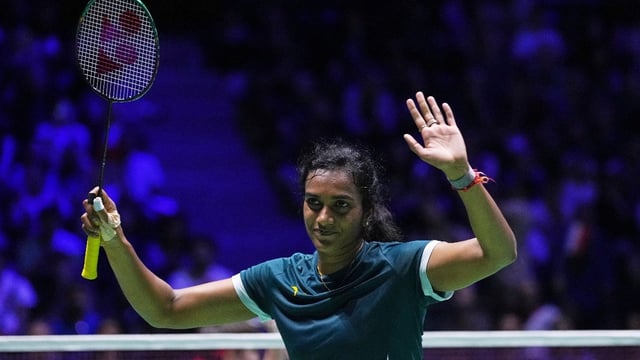 BWF World Championships live score: PV Sindhu fights back against Putri Wardani, forces decider