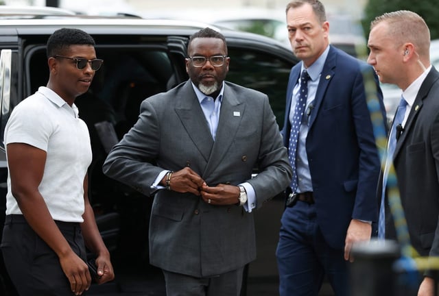 Mayor Brandon Johnson arrives at the Harm Reduction Fair in Chicago's Uptown neighborhood on Aug. 27, 2025. (John J. Kim/Chicago Tribune)