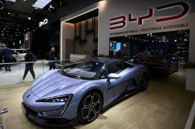 Ein BYD Yangwang U9 ist auf der Brussels Motor Show 2025 zu sehen.