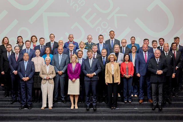 Vice-President of the European Commission Kaja Kallas and Danish Minister of Defence Troels Lund Poulsen stand in the middle for a family photo at the informal EU Defence Ministers' meeting in Copenhagen, Denmark, August 29, 2025. Ritzau Scanpix/Thomas Traasdahl via REUTERS