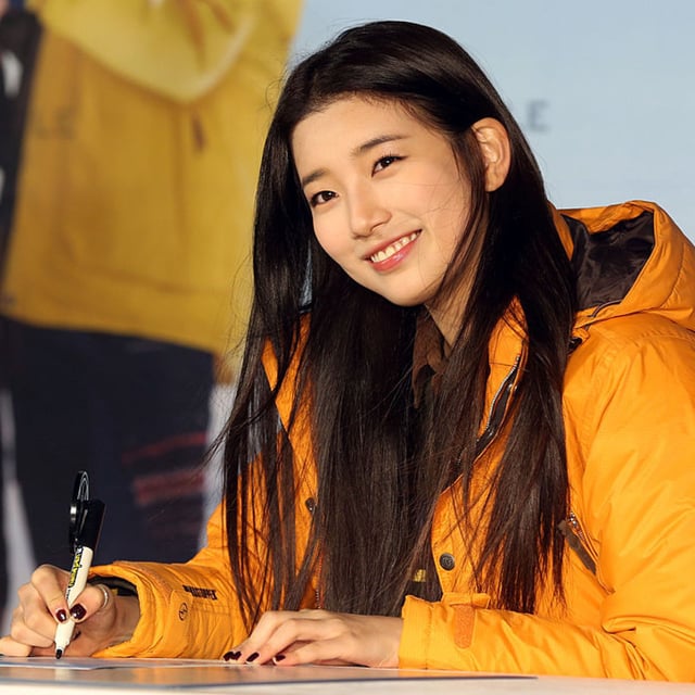 This photo taken on October 31, 2013 shows South Korean pop star Bae Suzy attending a Bean Pole outdoor fan meeting in Seoul.