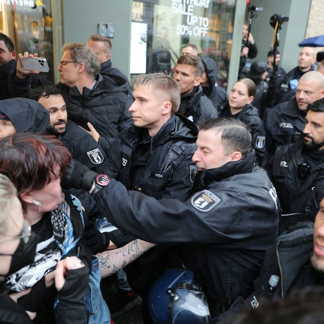 Bei einem Nahost-Protest ist es zu gewaltsamen Auseinandersetzungen gekommen.