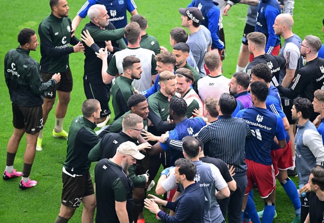 Vor dem letzten Derby ging es hoch her zwischen den Profis des HSV und denen des St. Pauli.
