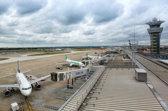 Orages: L'aéroport d'Orly annule 20% de ses vols