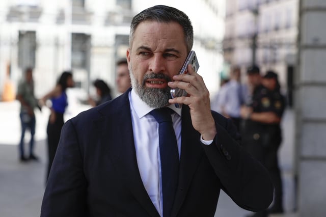 Abascal pide hundir el "barco de negreros" de Open Arms atracado en Tenerife