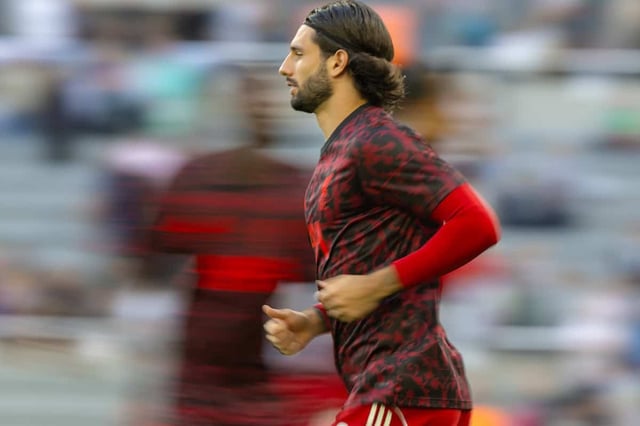 NEWCASTLE-UPON-TYNE, ENGLAND - Monday, August 25, 2025: Liverpool's Dominik Szoboszlai during the pre-match warm-up before the FA Premier League match between Newcastle United FC and Liverpool FC at St James' Park. (Photo by David Rawcliffe/Propaganda)