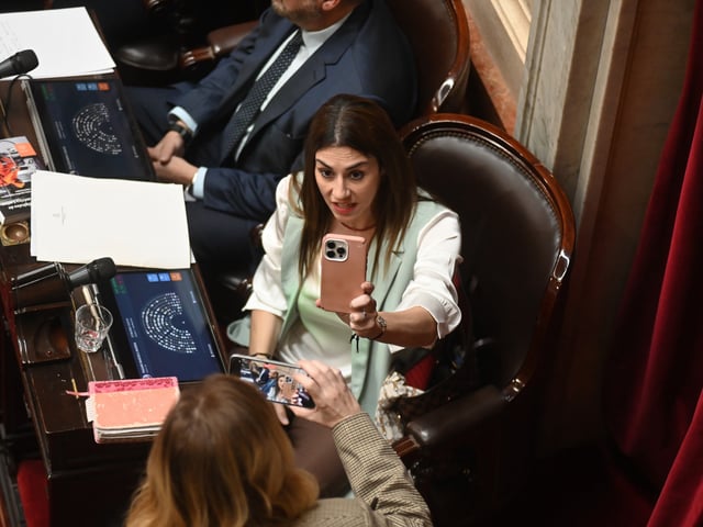 La diputada Marcela Pagano se enfrenta con su ex colega de bancada Lilia Lemoine durante el informe de Guillermo Francos.
