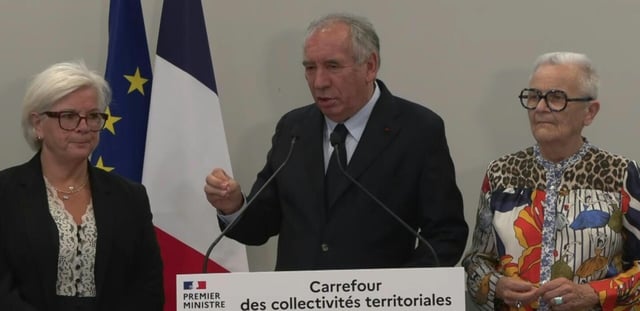 Bayrou: les "boomers" ne peuvent pas "se désintéresser de la situation des jeunes Français"