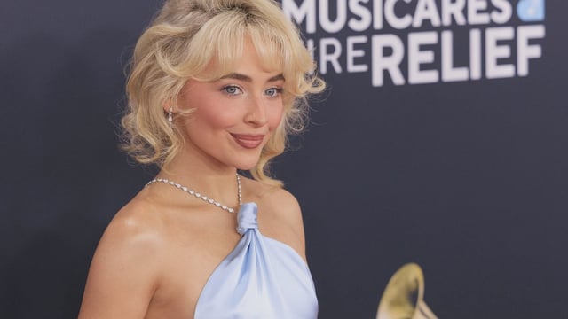 Nicht nur musikalisch, sondern auch mit ihrem öffentlichen Auftreten erregt Sabrina Carpenter regelmäßig Aufsehen. So auch jetzt wieder.
