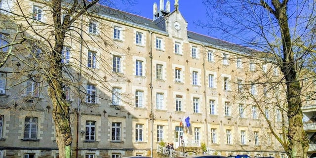 Les faits se seraient déroulés entre 1958 et 1995 dans le collège lycée Saint-Stanislas de Nantes.