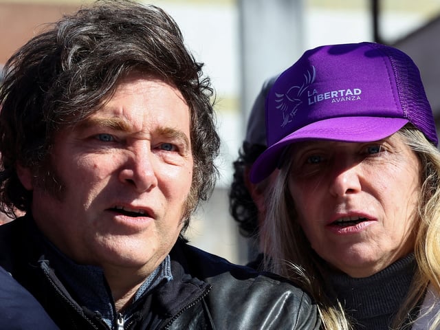 Javier Milei y Karina Milei en Lomas de Zamora. Foto REUTERS