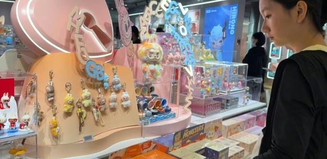 Les fans se précipitent dans les magasins pour acheter le mini Labubu