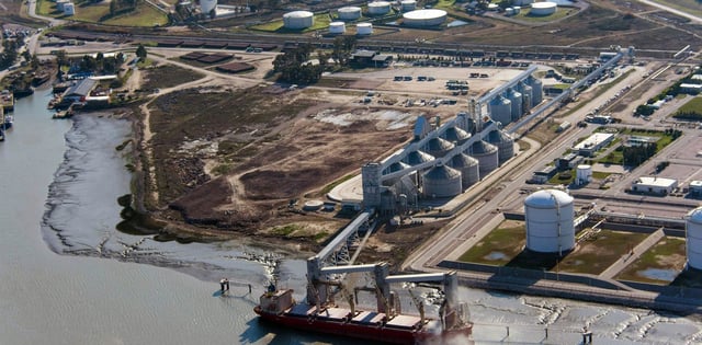 Esta plataforma permite que los productores y exportadores puedan estimar los precios de las operaciones de exportación de sus productos a partir de ciertas variables e información que dispongan.