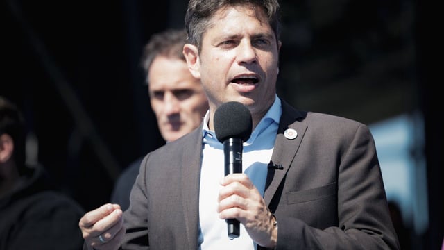 
El gobernador Axel Kicillof recorrió la Universidad Nacional Guillermo Brown y las obras en la Ruta 4, donde volvió a cuestionar las políticas de Javier Milei.