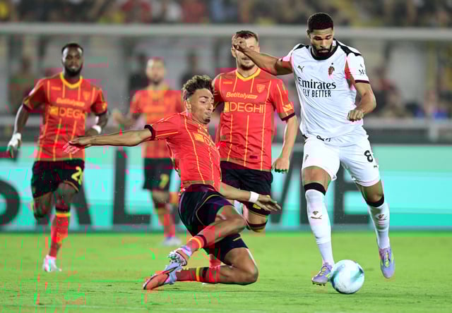 Soccer Football - Serie A - Lecce v AC Milan - Stadio Via del mare, Lecce, Italy - August 29, 2025 AC Milan's Ruben Loftus-Cheek in action with Lecce's Tiago Gabriel REUTERS/Daniele Mascolo