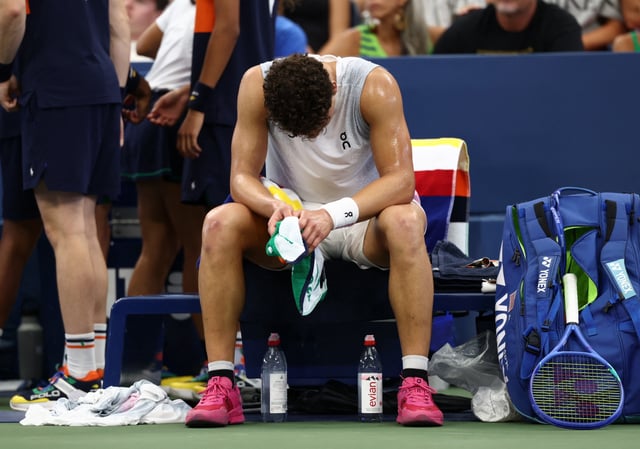 Tennis - U.S. Open - Flushing Meadows, New York, United States - August 29, 2025 Ben Shelton of the U.S. reacts during his third round match against France's Adrian Mannarino REUTERS/Kevin Lamarque