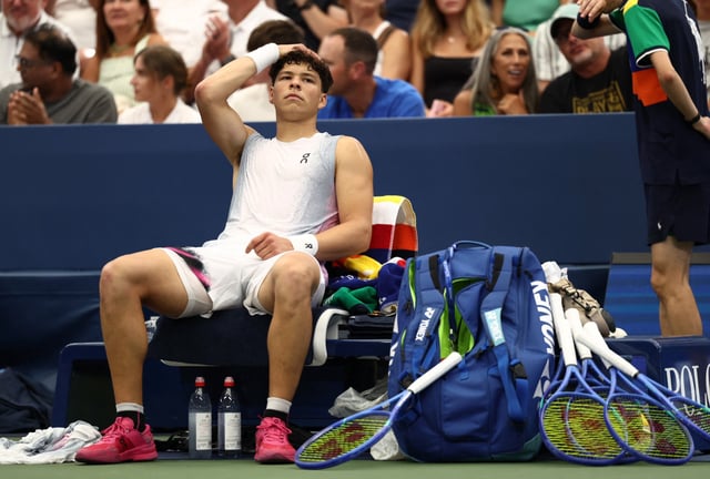 Tennis - U.S. Open - Flushing Meadows, New York, United States - August 29, 2025 Ben Shelton of the U.S. reacts during his third round match against France's Adrian Mannarino REUTERS/Kevin Lamarque