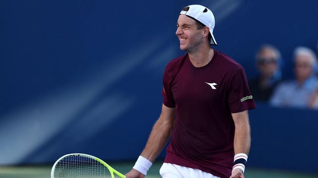 Jan-Lennard Struff feiert nach seinem Sieg gegen Frances Tiafoe