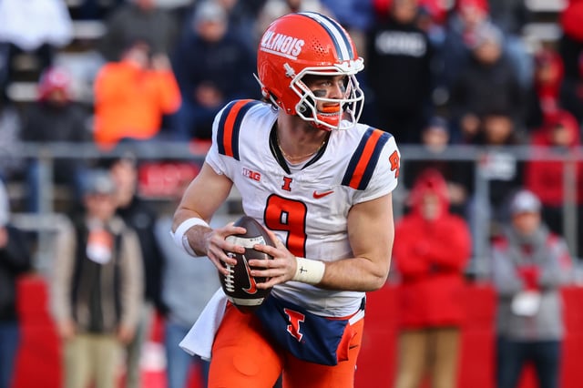 Luke Altmyer #9 of the Illinois Fighting Illini runs with the ball during the second half of their game against the Rutgers Scarlet Knights at SHI Stadium on November 23, 2024 in Piscataway, New Jersey.
