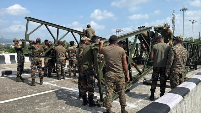 The Indian Army swiftly constructed a 110-foot bailey bridge over the Tawi River in Jammu city within 12 hours after a section of the ₹147 crore fourth bridge collapsed due to heavy rainfall on Tuesday. (HT photo)