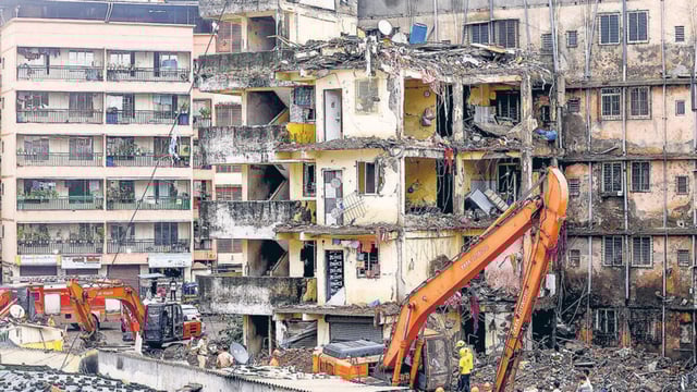 Palghar: Rescue operation underway after a four-storey unauthorised building collapsed onto adjacent vacant chawl, at Virar, in Palghar district, Thursday, Aug. 28, 2025. 15 dead, several injured in the incident. (PTI Photo) (PTI08_28_2025_000147A) (PTI)