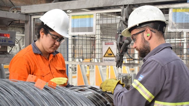 La producción industrial disminuyó 0,7% y suma cinco meses consecutivos en baja.