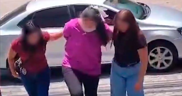 Una mujer detenida por elementos de la FGE de Quintana Roo. Foto: Captura de pantalla
