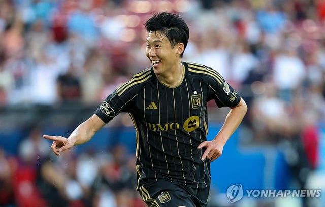Son Heung-min of Los Angeles Football Club celebrates after scoring a free kick goal against FC Dallas during the clubs' Major League Soccer match at Toyota Stadium in Frisco, Texas, on Aug. 23, 2025, in this Imagn Images photo via Reuters. (Yonhap)