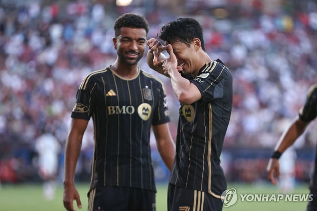 Son Heung-min of Los Angeles Football Club (R) celebrates after scoring a free kick goal against FC Dallas during the clubs' Major League Soccer match at Toyota Stadium in Frisco, Texas, on Aug. 23, 2025, in this Getty Images photo. (Yonhap)