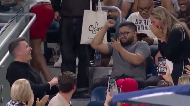 A man proposes to his girlfriend during a US Open match. 