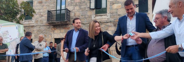 La inauguración contó con el  conselleiro de Cultura, José López, acompañado de la alcaldesa, Marta Valcárcel, y otras personalidades locales y provinciales.