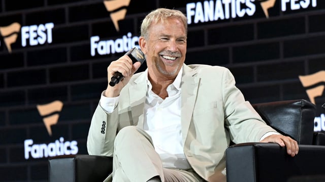 Kevin Costner, after his divorce from Christine Baumgartner, is dating again. He has been seen with Kelley Noonan Gores.