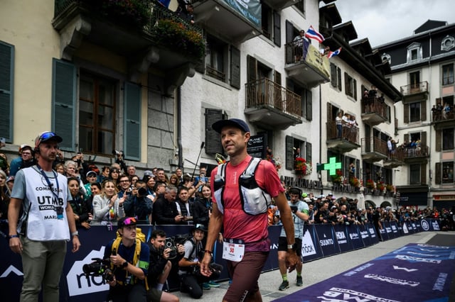 Le Français Francois d'Haene avant le départ de l'the Ultra Trail du Mont Blanc (UTMB), à Chamonix le 29 août 2025.